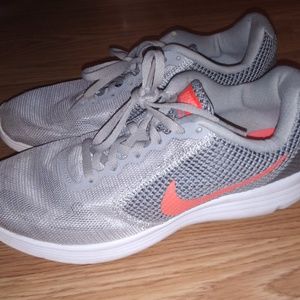 Nike size 8 shoes gray and orange